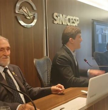 Foto legenda – Presidente do IE participa da última reunião do ano do Sinicesp