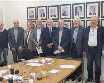 Um deserto de homens e ideias