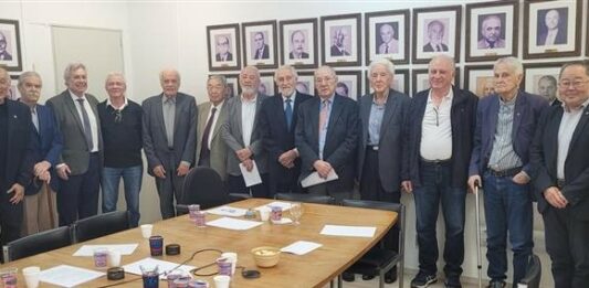 Um deserto de homens e ideias