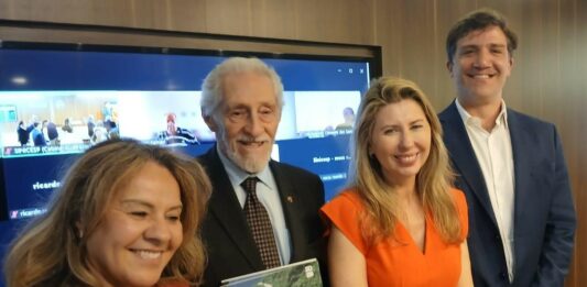 Presidente do IE prestigia palestra de Viviane Esse