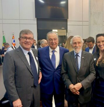 Presidente do IE prestigia entrega do Colar de Honra ao Mérito Legislativo