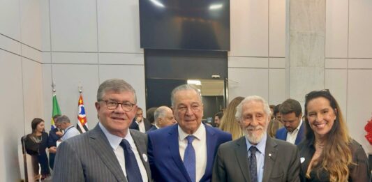 Presidente do IE prestigia entrega do Colar de Honra ao Mérito Legislativo