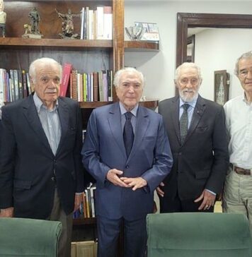 Michel Temer recebe diretoria do IE