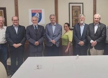 Presidente do IE recebe Ayrton Camargo e Silva , presidente da AEAMESP