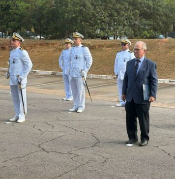Conselheiro do IE recebe Diploma de Honra ao Mérito da Marinha Brasileira
