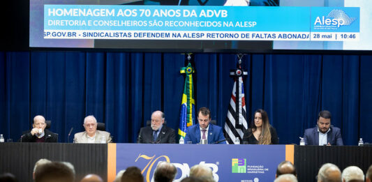 Presidente do IE celebra os 70 anos da ADVB, em cerimônia na Alesp