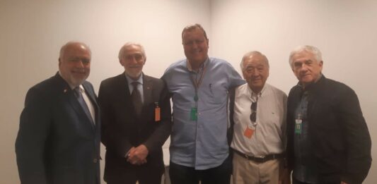 Presidente do IE é recebido na sede da Petrobras, no RJ