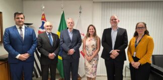Foto legenda – Domingos Dissei recebe o presidente do IE