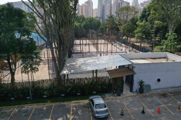 Associado, já conhece as quadras de beach tennis do IE?